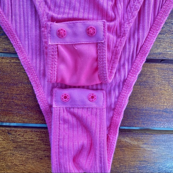 Hot Pink Bodysuit Long Sleeve V Neck Stretch Open Peekaboo Size M - Forever 21 - Picture 8 of 8